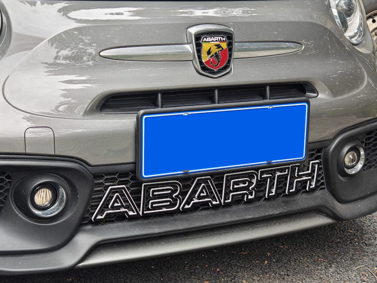 Scritta Abarth per mascherone paraurti originale Abarth 595 - 695 - Restyling