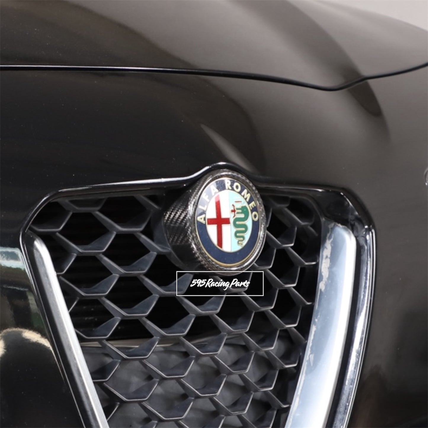 Front logo cover in REAL CARBON for Alfa Romeo Giulia - Stelvio 2017/2021