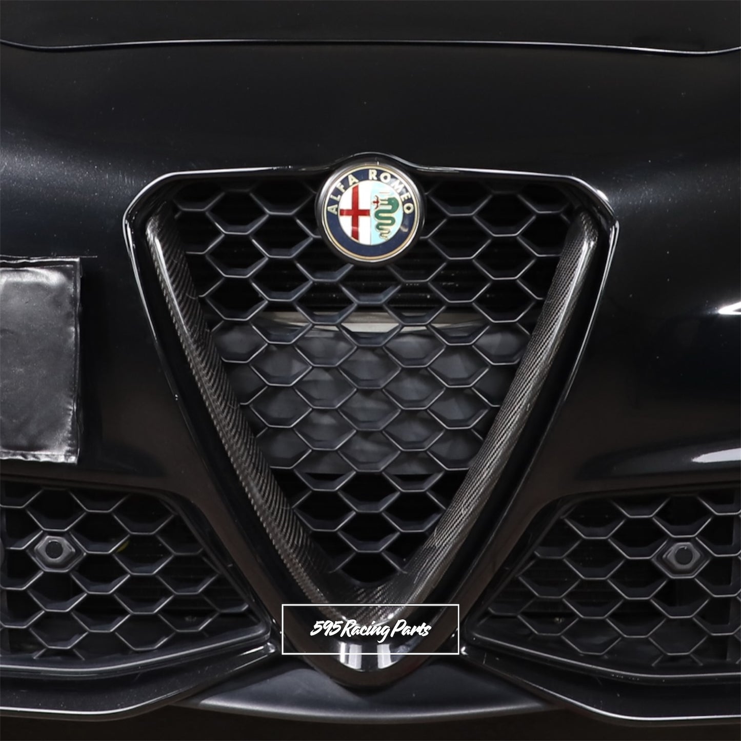 Front molding cover in REAL CARBON for Alfa Romeo Giulia 2017/2021