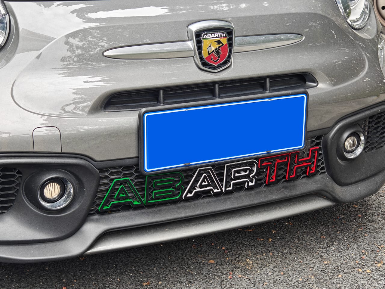 Scritta Abarth per mascherone paraurti originale Abarth 595 - 695 - Restyling