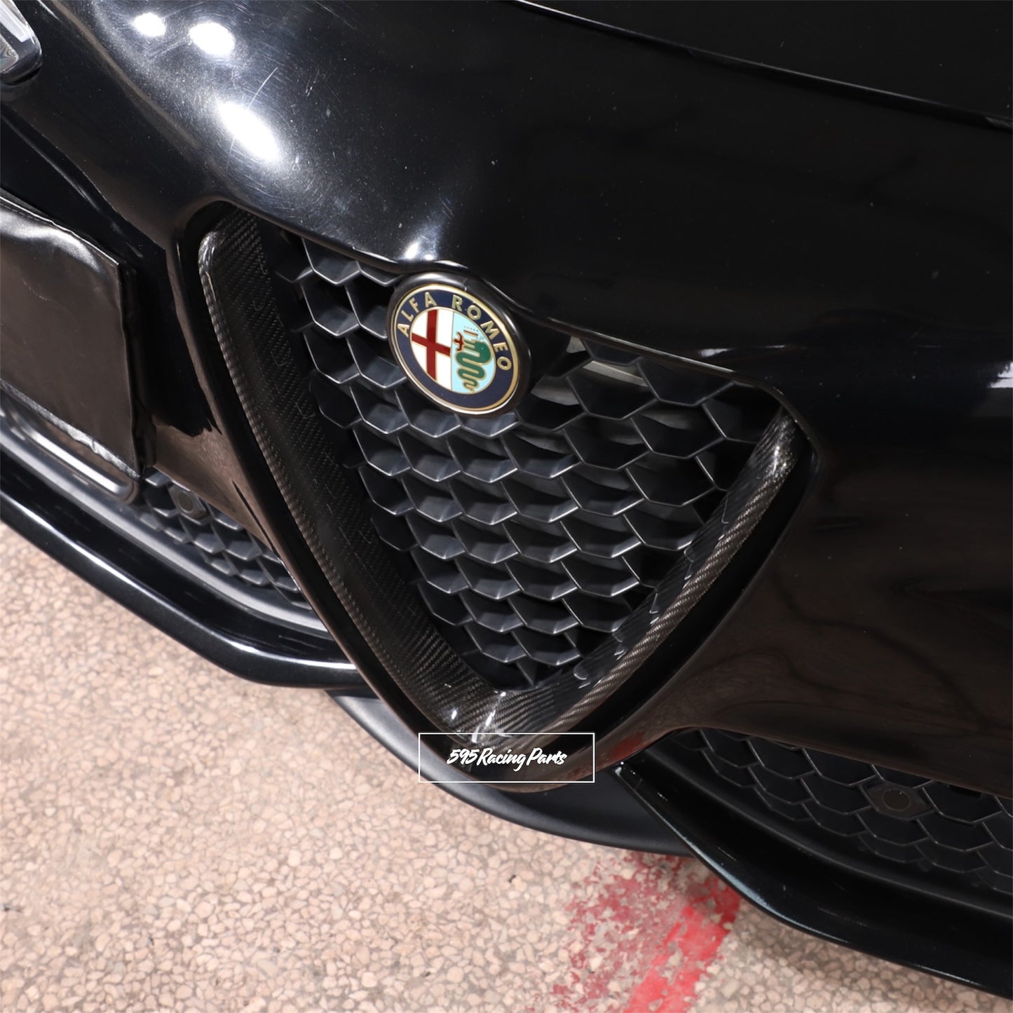 Front molding cover in REAL CARBON for Alfa Romeo Giulia 2017/2021