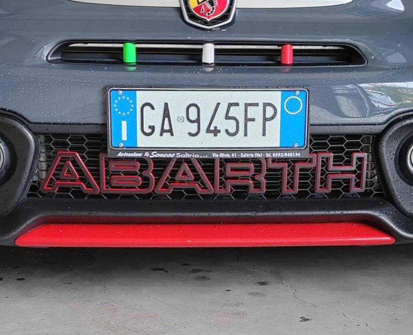 Lettere Abarth nere con bordo rosso per mascherone paraurti originale Abarth Restyling